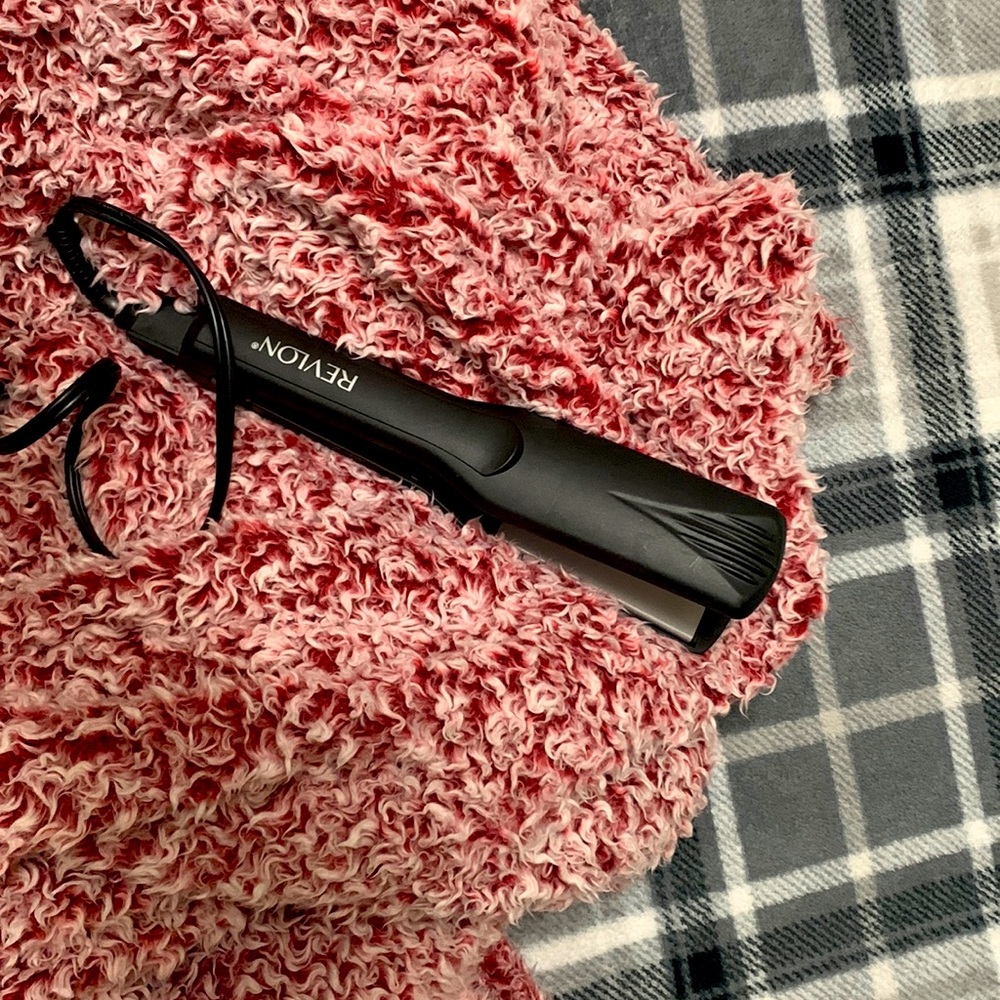 Revlon Black 1” Hot Flat Iron!! Absolutely love this one!! NOTHING WRONG with it
